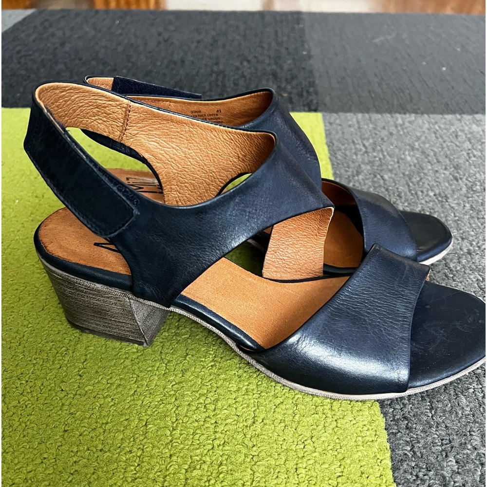 Leather sandals Miz Mooz